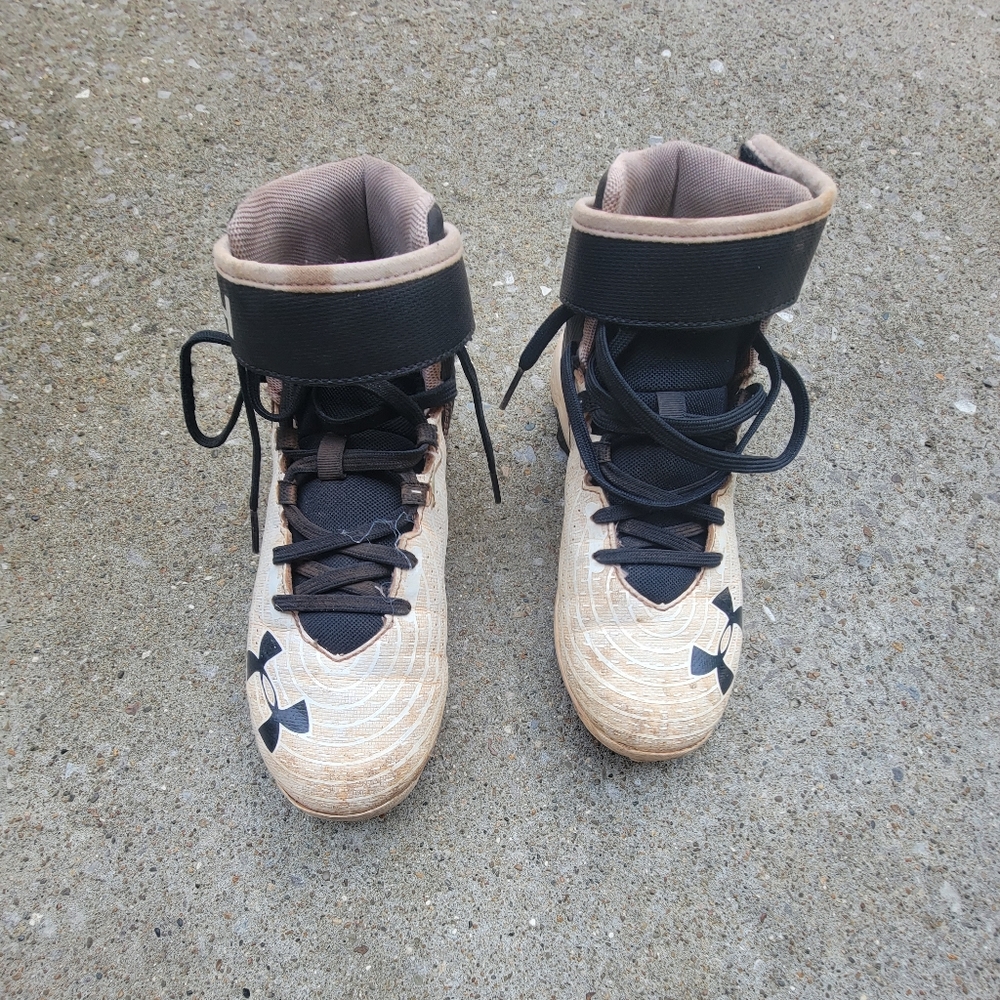 UA baseball Cleats  4.5y